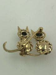 CAT TWIN BROOCH 18KT YG 8.8G WITH PEARLS